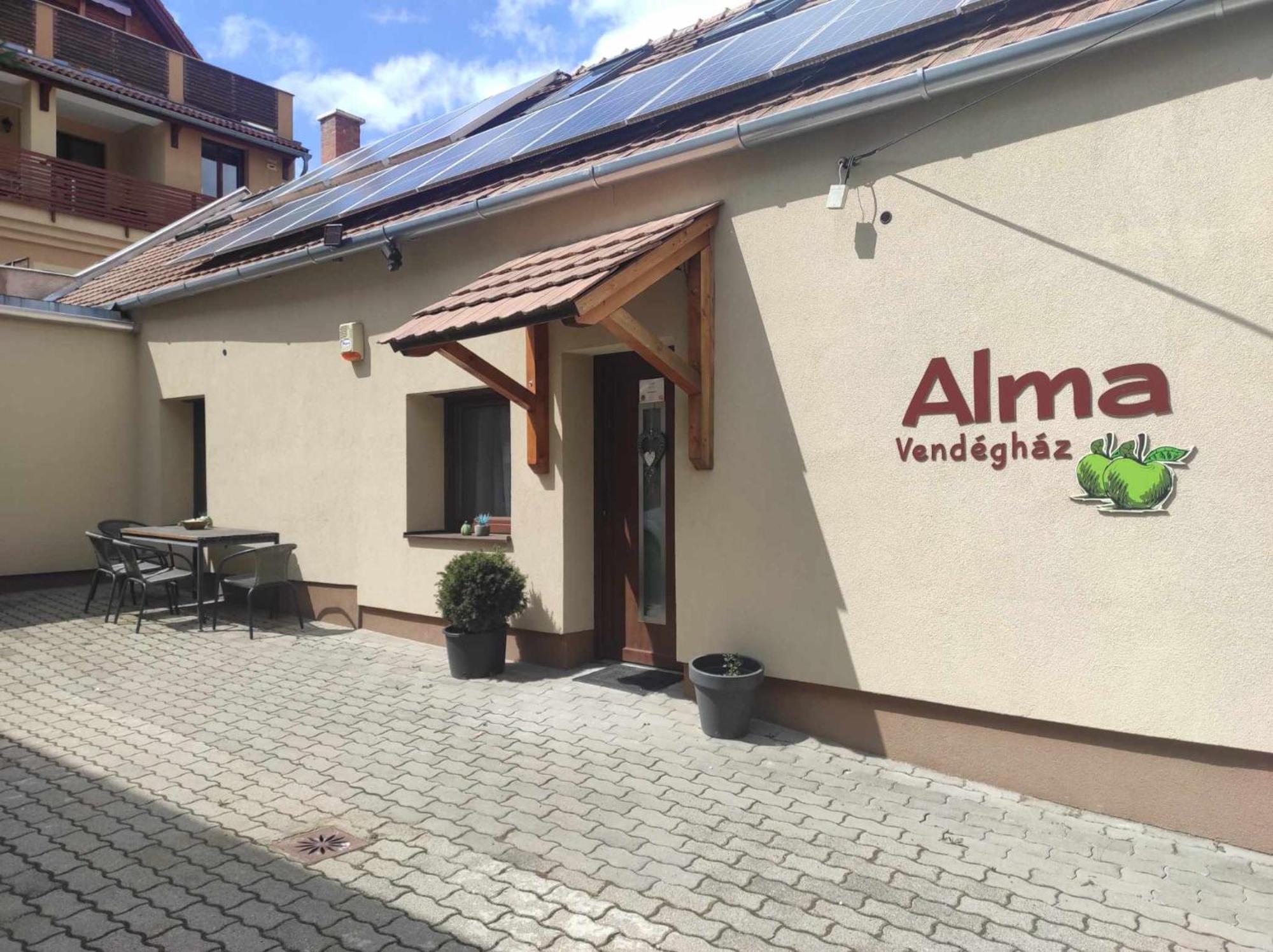ホテル Alma Vendeghaz ヴェスプレーム エクステリア 写真